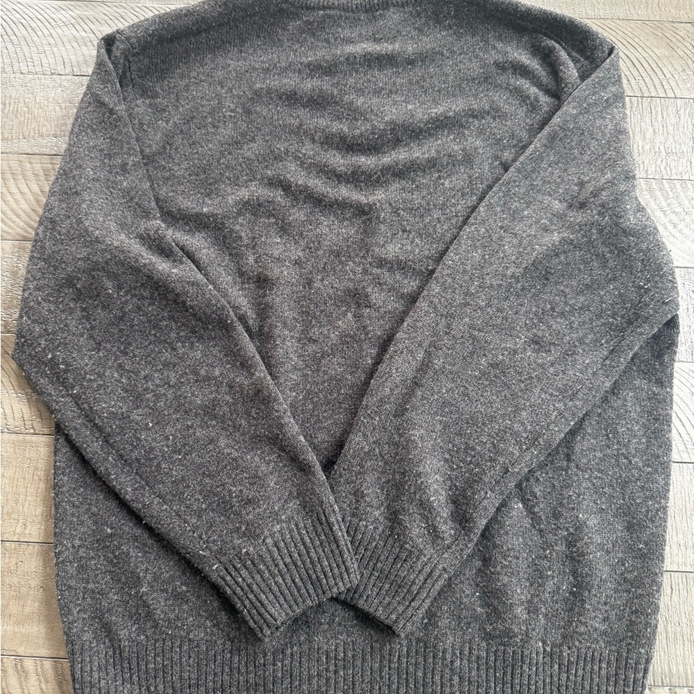 Jos. A. Bank Men’s Gray V-Neck Sweater Classic Knit - Picture 4 of 4